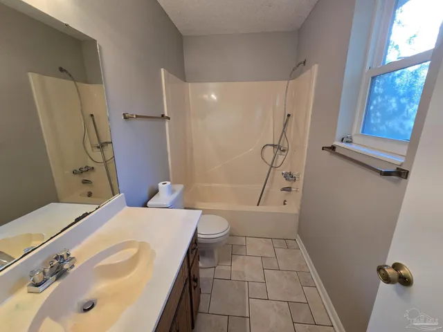 $1,695 | 1109 Sussex Lane, Pensacola, FL 32514