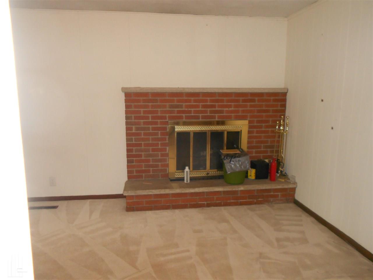 2822 Rhineberry Road Rochester, MI 48309 - Photo 11 of 33 Family Room w/fireplace