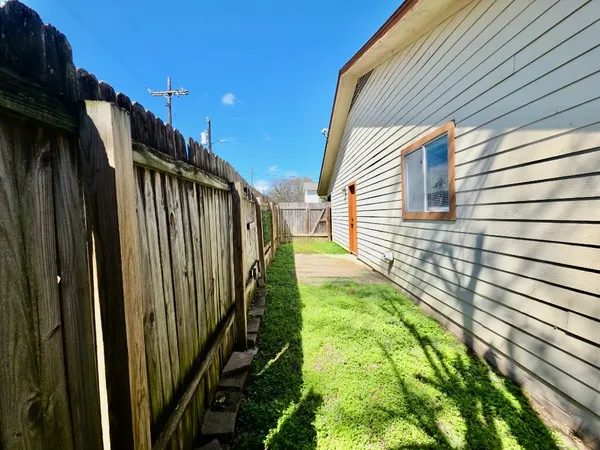 $1,395 | 203 2nd Street North, Unit A, Pflugerville, TX 78660