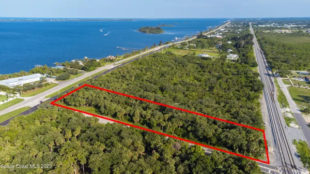 a view of a lush green field