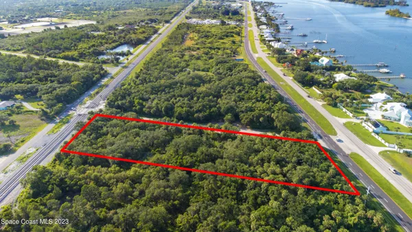 a view of a street with a yard