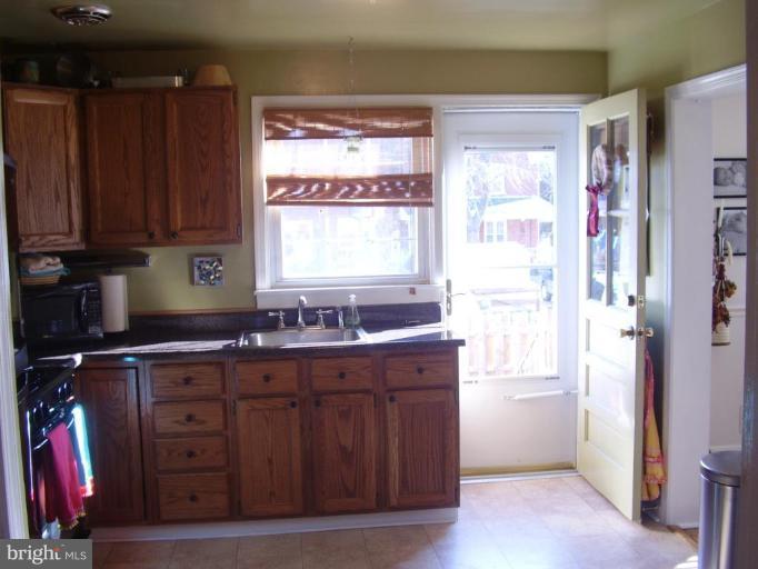 1417 East Joppa Road Towson, MD 21286 - Photo 6 of 15 Kitchen