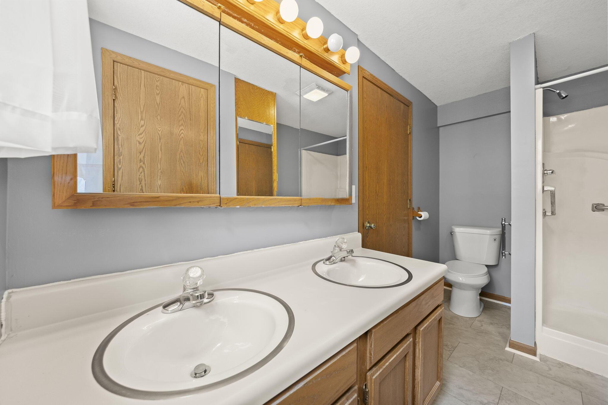175 South 5th Street Newark, OH 43055 - Photo 23 of 50 Bathroom 1