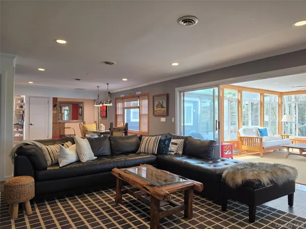 $524,900 | 8 West Delaware Pl Extension, Smallwood, NY 12778