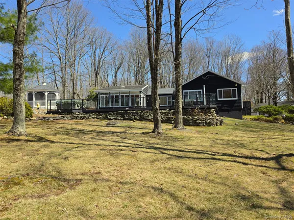 $524,900 | 8 West Delaware Pl Extension, Smallwood, NY 12778