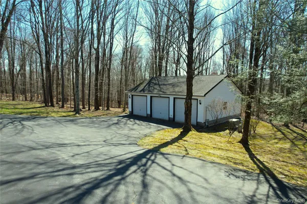 $524,900 | 8 West Delaware Pl Extension, Smallwood, NY 12778