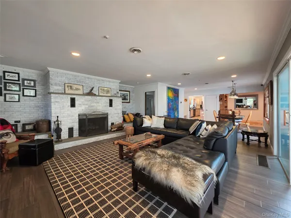 $524,900 | 8 West Delaware Pl Extension, Smallwood, NY 12778