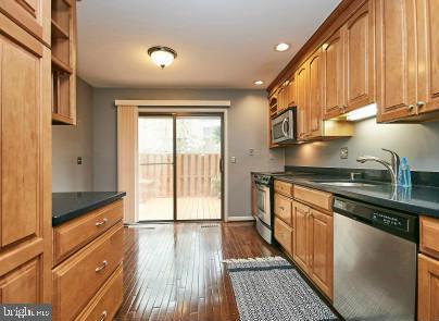 1968 Winterport Cluster Reston, VA 20191 - Photo 6 of 29 Kitchen