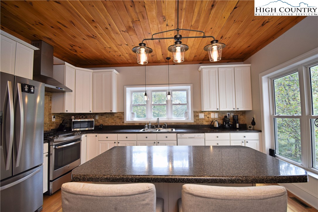 354 Broadstone Road Vilas, NC 28692 - Photo 13 of 50 Gallery Image 13
