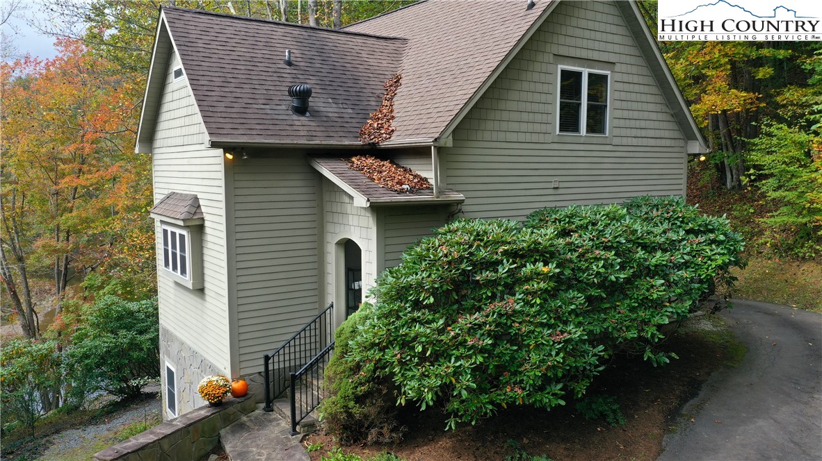 354 Broadstone Road Vilas, NC 28692 - Photo 3 of 50 Gallery Image 3