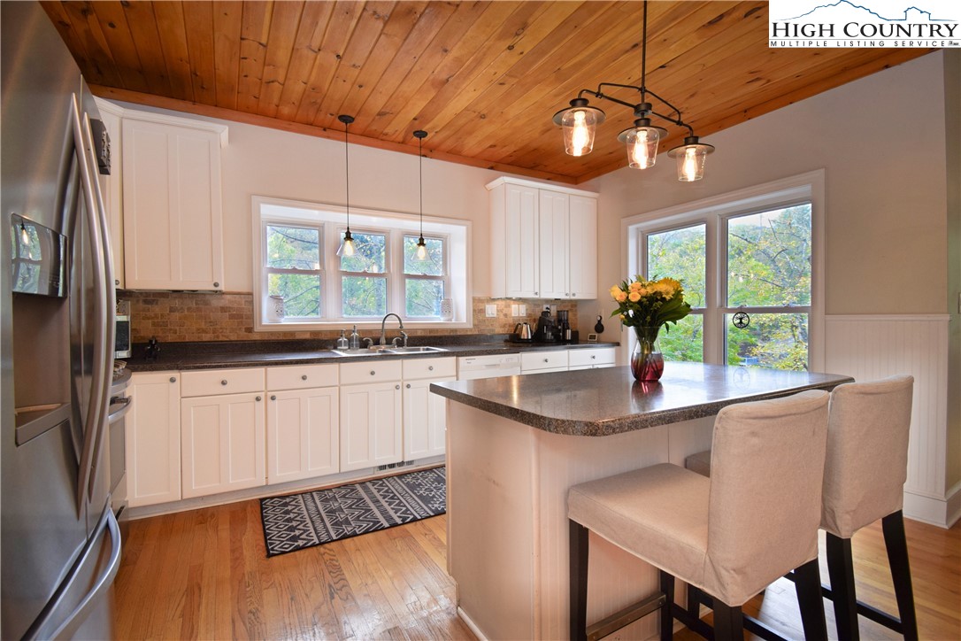 354 Broadstone Road Vilas, NC 28692 - Photo 7 of 50 Gallery Image 7