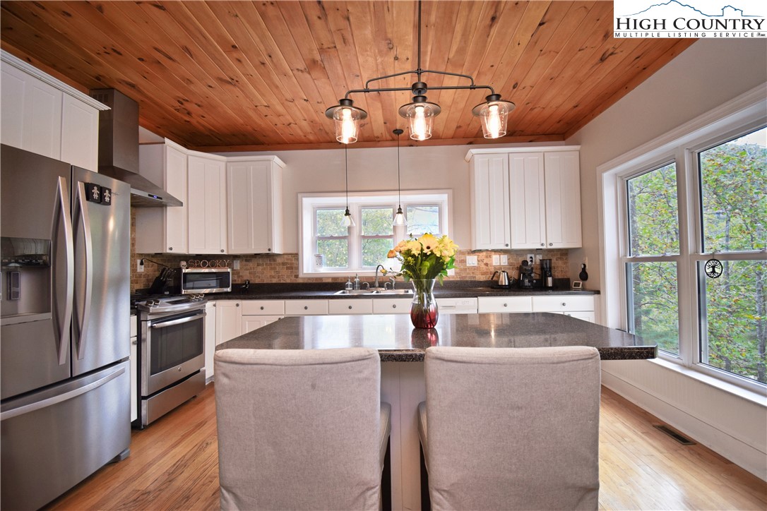 354 Broadstone Road Vilas, NC 28692 - Photo 8 of 50 Gallery Image 8