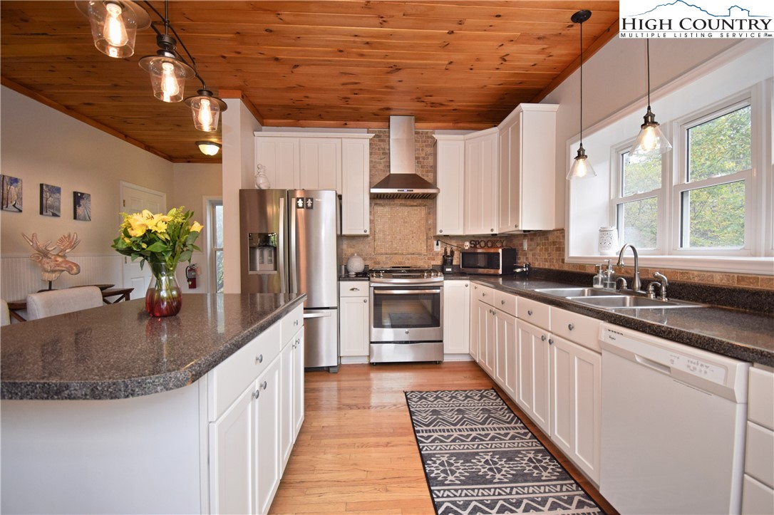 354 Broadstone Road Vilas, NC 28692 - Photo 10 of 50 Gallery Image 10