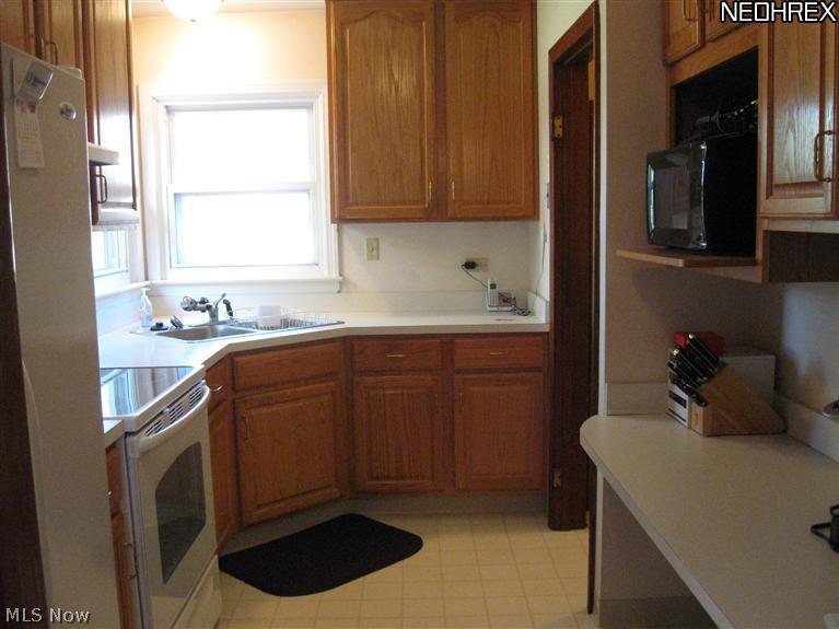 8136 Middlesex Road Mentor, OH 44060 - Photo 2 of 25 All appliances stay!