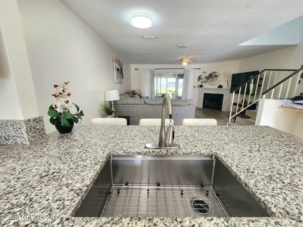 $1,650 | 7701 Baymeadows Circle West, Unit 1105, Jacksonville, FL 32256