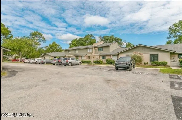 $1,650 | 7701 Baymeadows Circle West, Unit 1105, Jacksonville, FL 32256