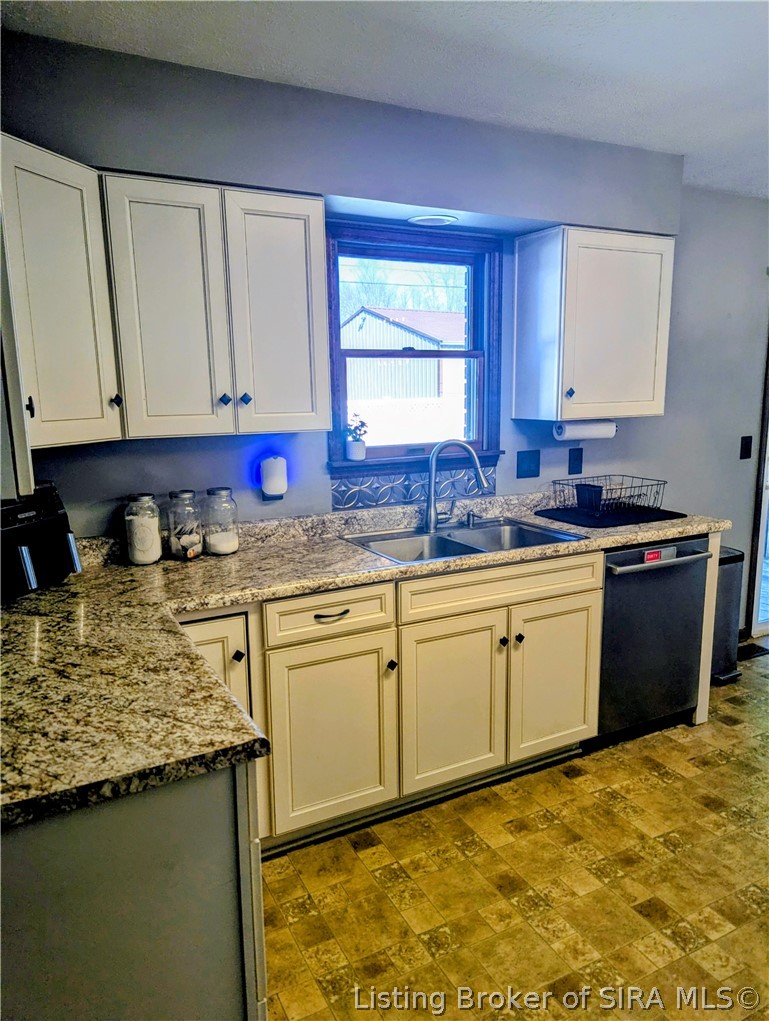 308 Maple Hill Drive Madison, IN 47250 - Photo 9 of 46