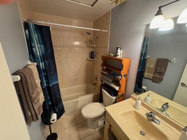 1465 Malibu Circle Northeast, Unit 101 Palm Bay, FL 32905 - Photo 21 of 25 a bathroom with a sink toilet and shower