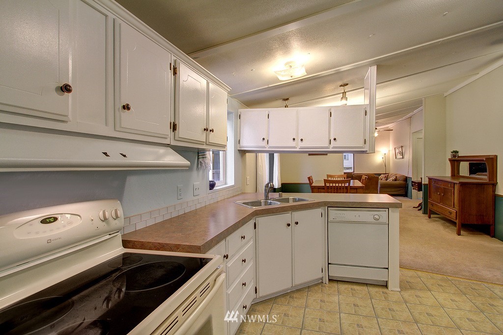 12811 Northeast 199th Street Bothell, WA 98011 - Photo 6 of 11