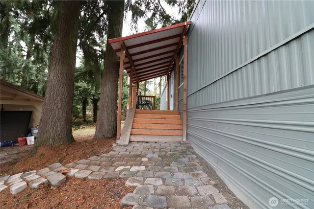a view of entryway door front of house