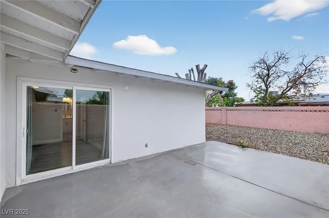 $2,000 | 333 South Tonopah Drive, Las Vegas, NV 89106