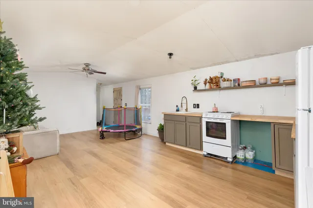 a view of utility room and kitchen
