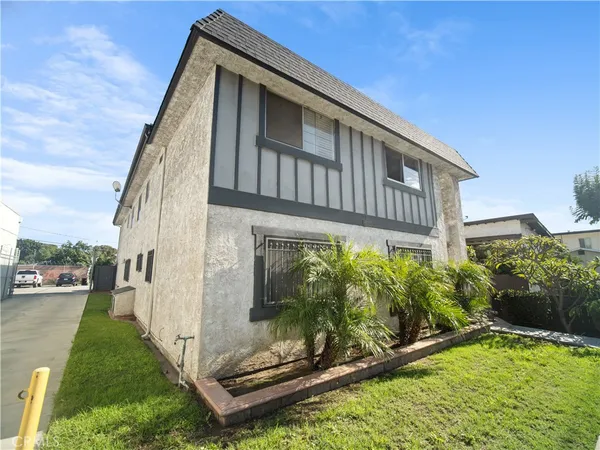 $1,135,000 | 6552 Orange, Long Beach, CA 90805