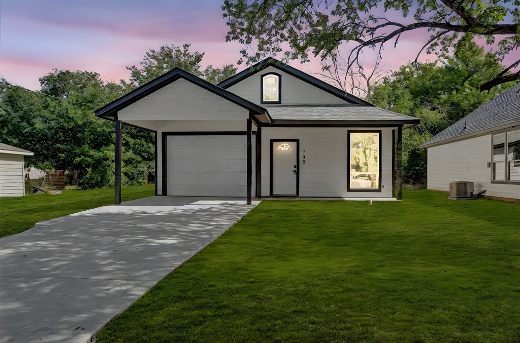 705 East Hanna Street Denison, TX 75021 - Photo 2 of 27