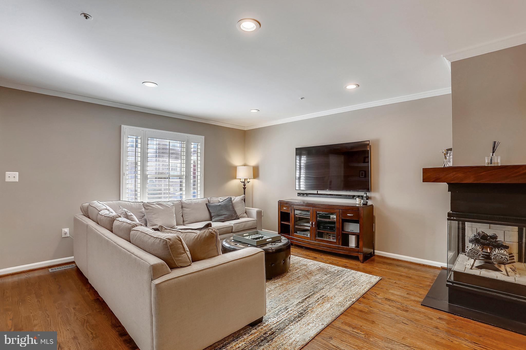 410 Little Quarry Road Gaithersburg, MD 20878 - Photo 4 of 30 Open and Bright Family Room