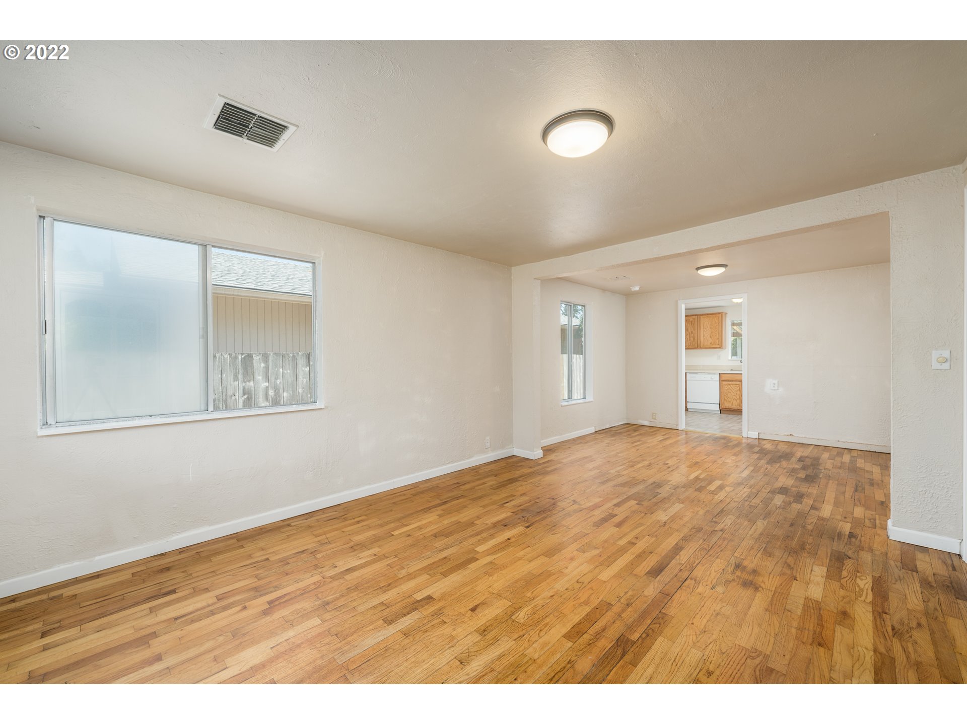 809 60th Street Springfield, OR 97478 - Photo 3 of 17 a view of empty room
