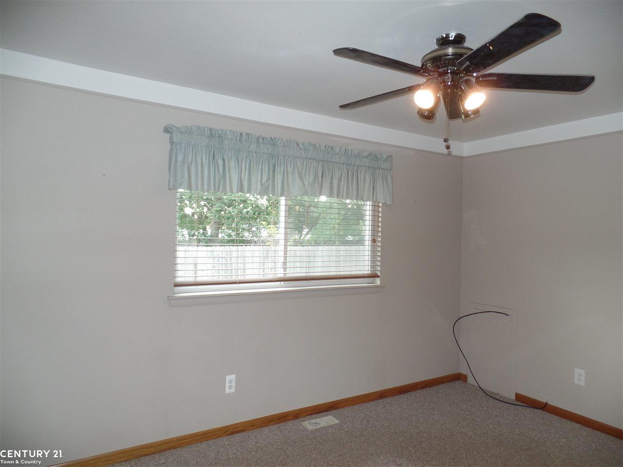 27051 Kelly Road Roseville, MI 48066 - Photo 14 of 21