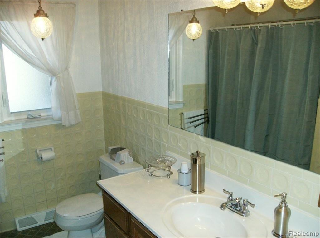 10825 Silver Lake Road South Lyon, MI 48178 - Photo 10 of 20 bath