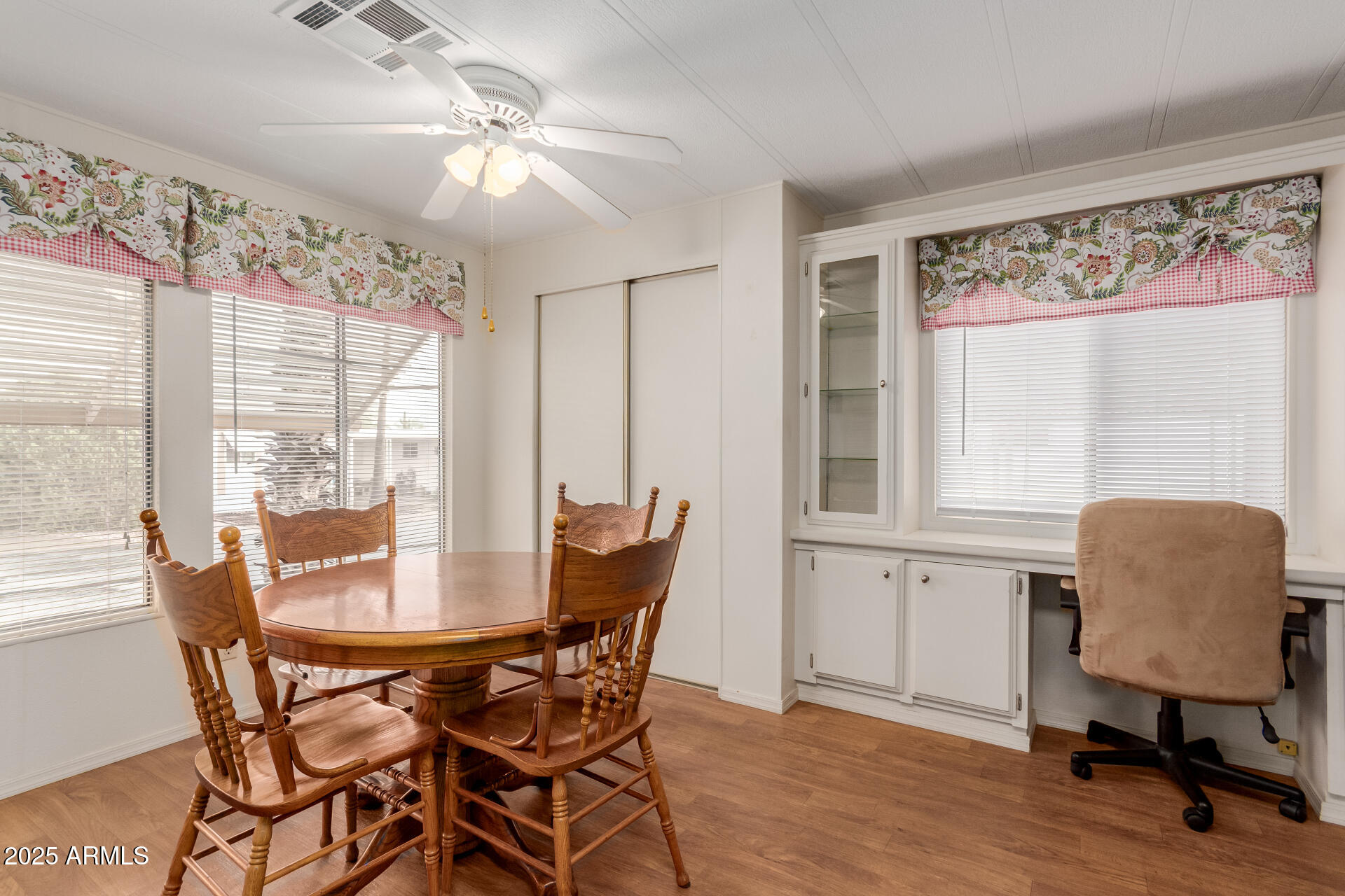 1050 East Broadway Avenue, Unit 84 Apache Junction, AZ 85119 - Photo 10 of 34 a dining room with furniture and window