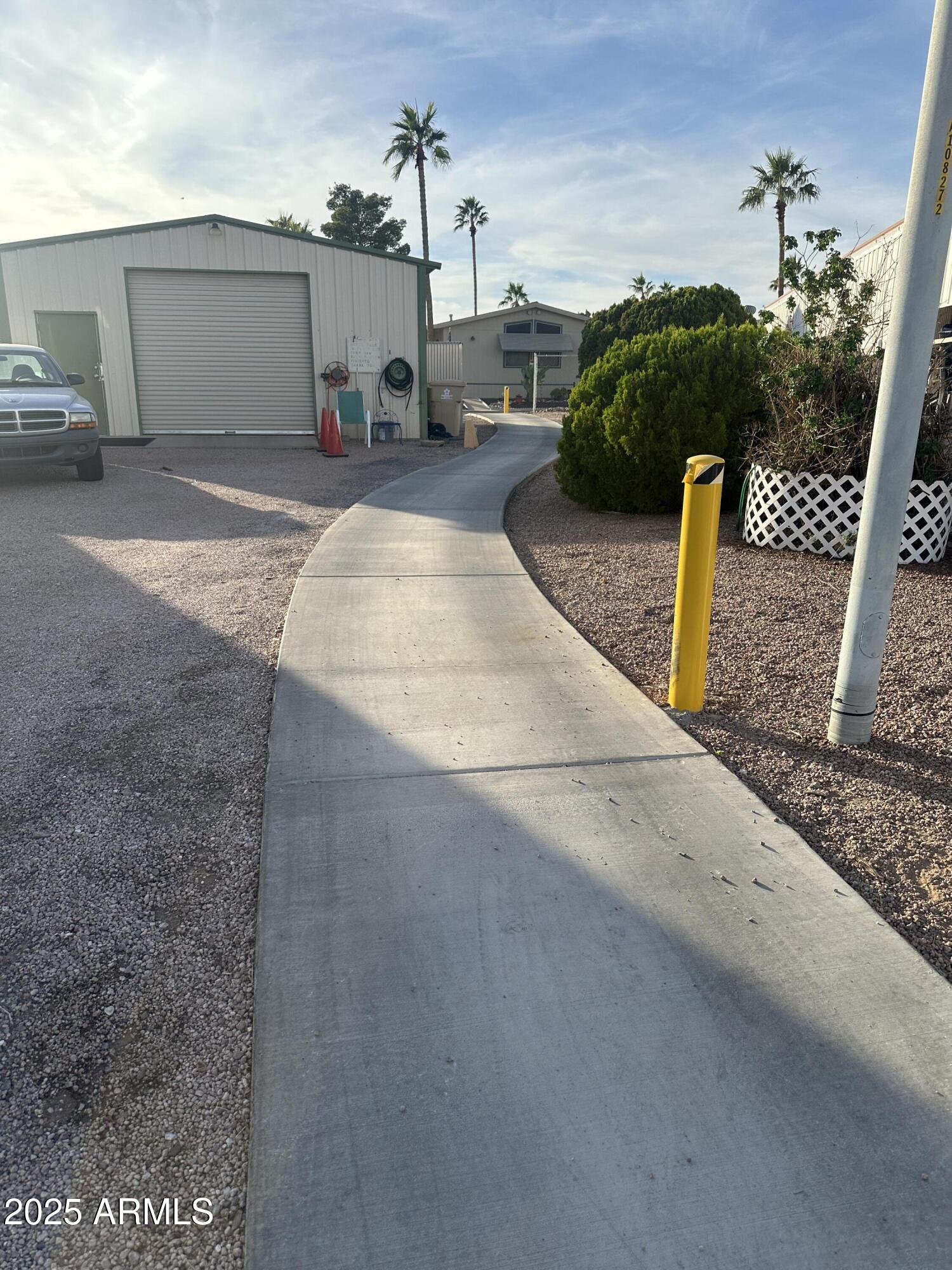 1050 East Broadway Avenue, Unit 84 Apache Junction, AZ 85119 - Photo 25 of 34 a view of a backyard