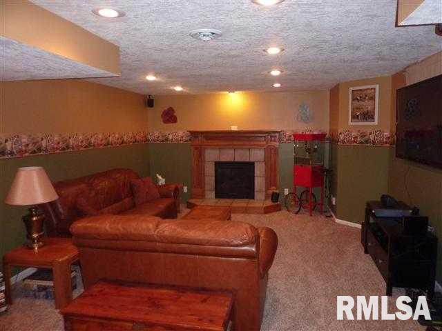 813 Fox Ridge Road Eldridge, IA 52748 - Photo 19 of 20 Gallery Image 19