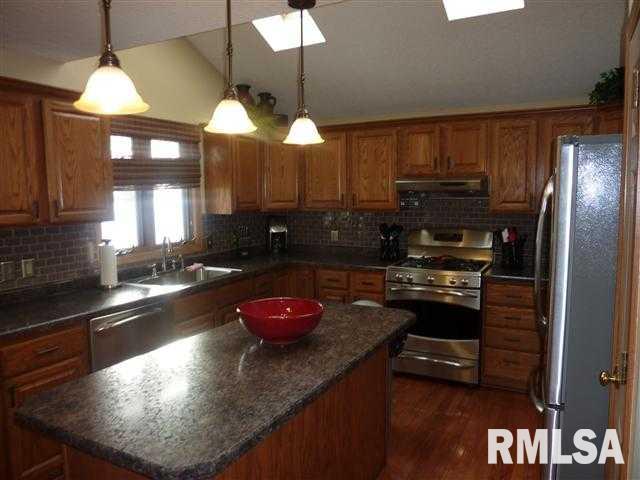 813 Fox Ridge Road Eldridge, IA 52748 - Photo 6 of 20 Gallery Image 6