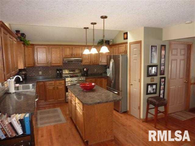 813 Fox Ridge Road Eldridge, IA 52748 - Photo 7 of 20 Gallery Image 7