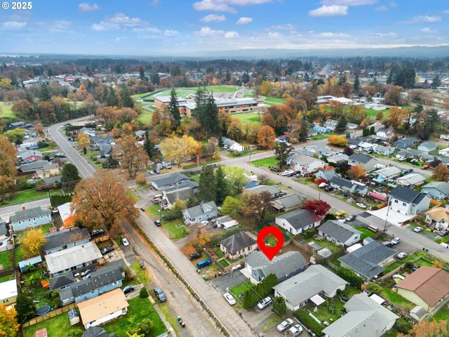 $400,000 | 453 North 11th Street, St. Helens, OR 97051