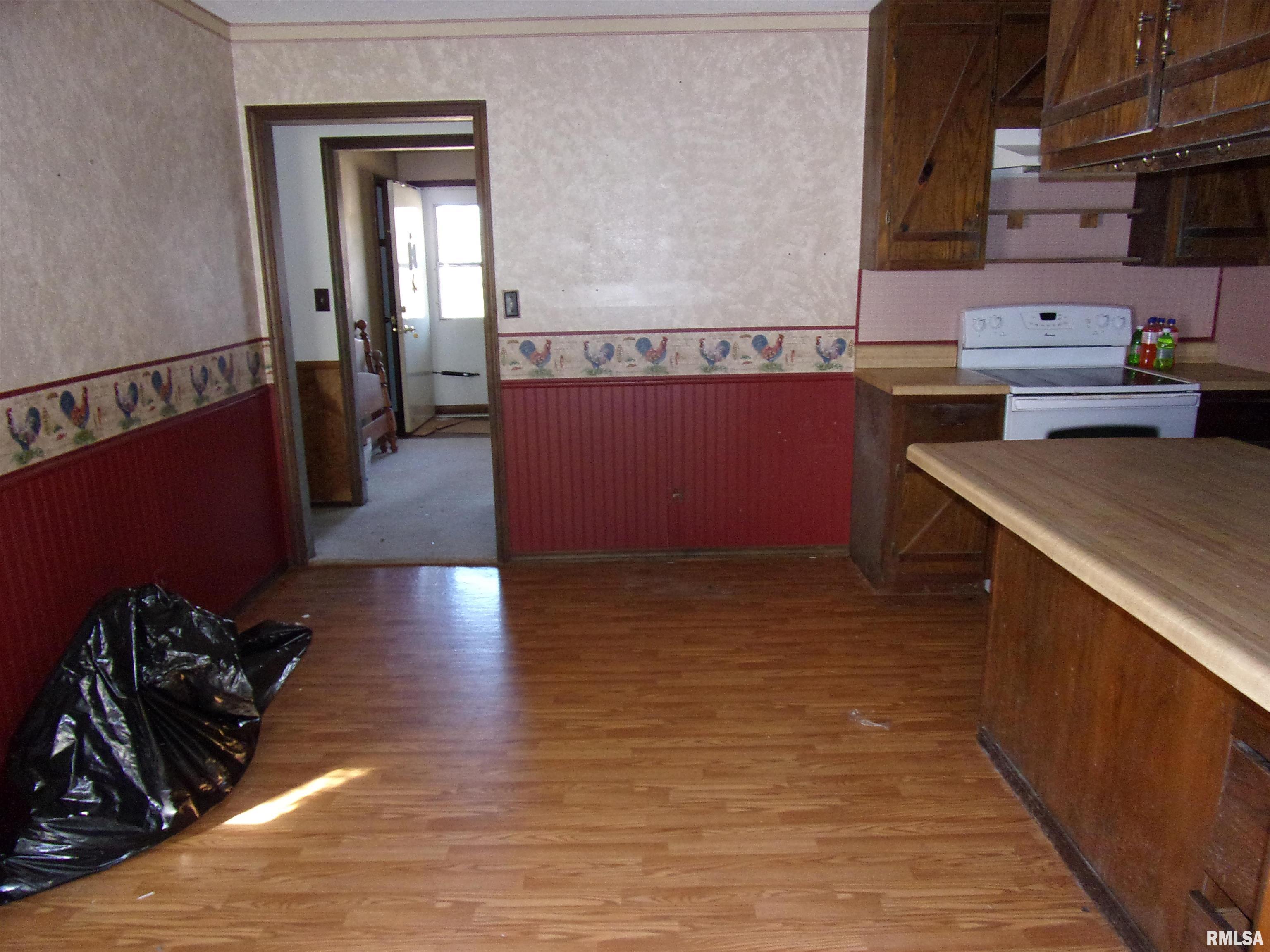 8424 Green Road Iuka, IL 62849 - Photo 5 of 9