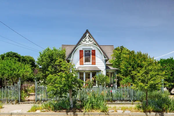 $675,000 | 210 West 3rd Street, Cloverdale, CA 95425