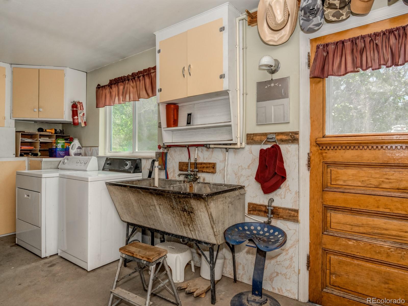 9695 Jones Road Franktown, CO 80116 - Photo 23 of 40 a kitchen with stainless steel appliances a stove a sink and cabinets
