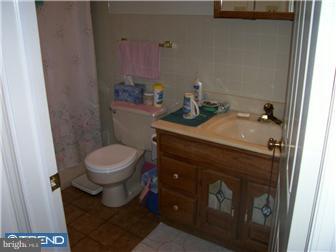 205 Delmar Street Philadelphia, PA 19128 - Photo 11 of 12 Bathroom