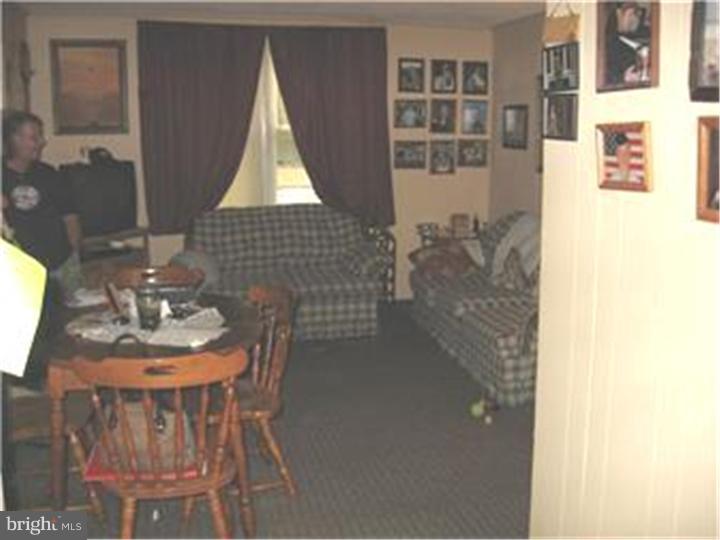 801 Columbus Road Burlington, NJ 08016 - Photo 2 of 11 Living Room