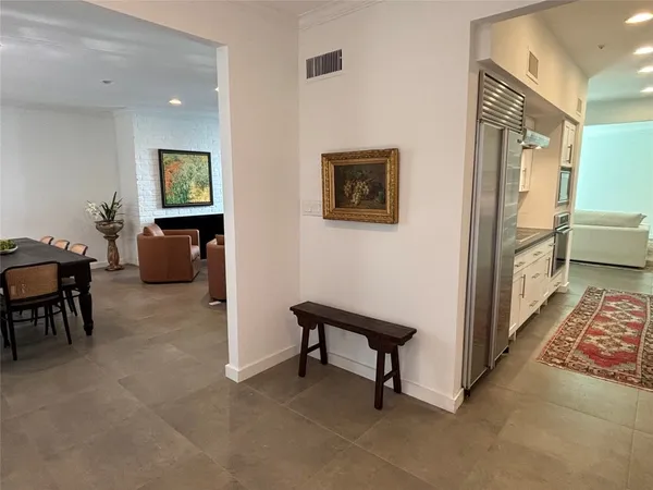 $774,900 | 10 South Briar Hollow Lane, Unit 55, Houston, TX 77027