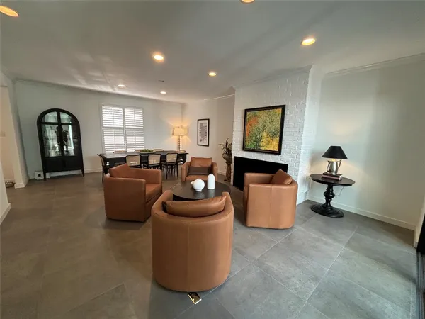 $774,900 | 10 South Briar Hollow Lane, Unit 55, Houston, TX 77027