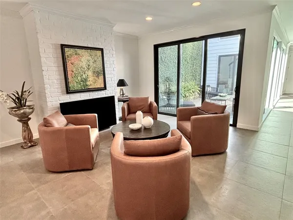 $774,900 | 10 South Briar Hollow Lane, Unit 55, Houston, TX 77027