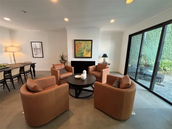 $774,900 | 10 South Briar Hollow Lane, Unit 55, Houston, TX 77027