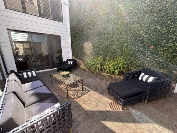 $774,900 | 10 South Briar Hollow Lane, Unit 55, Houston, TX 77027