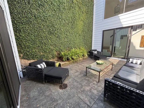 $774,900 | 10 South Briar Hollow Lane, Unit 55, Houston, TX 77027