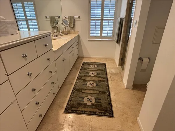 $774,900 | 10 South Briar Hollow Lane, Unit 55, Houston, TX 77027